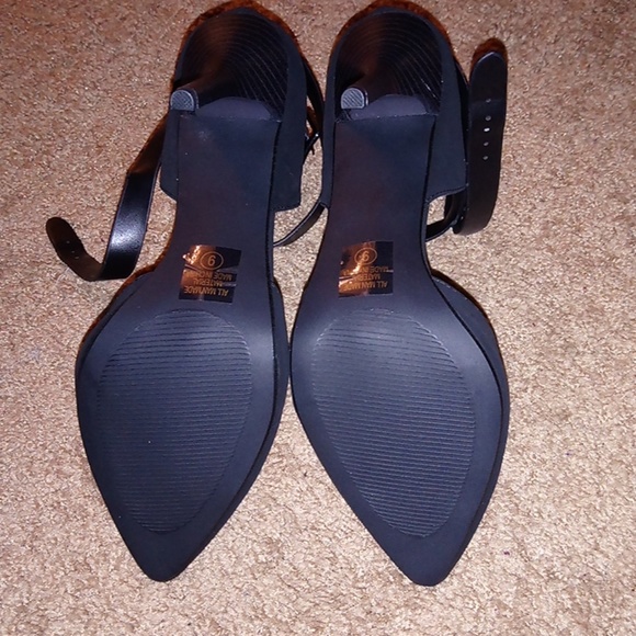 Heels - Picture 3 of 4